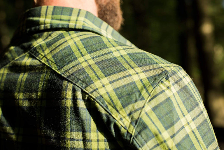 TCAKWOODM woodsmoke-shirt-forest-peak-district-closeup - action - closed