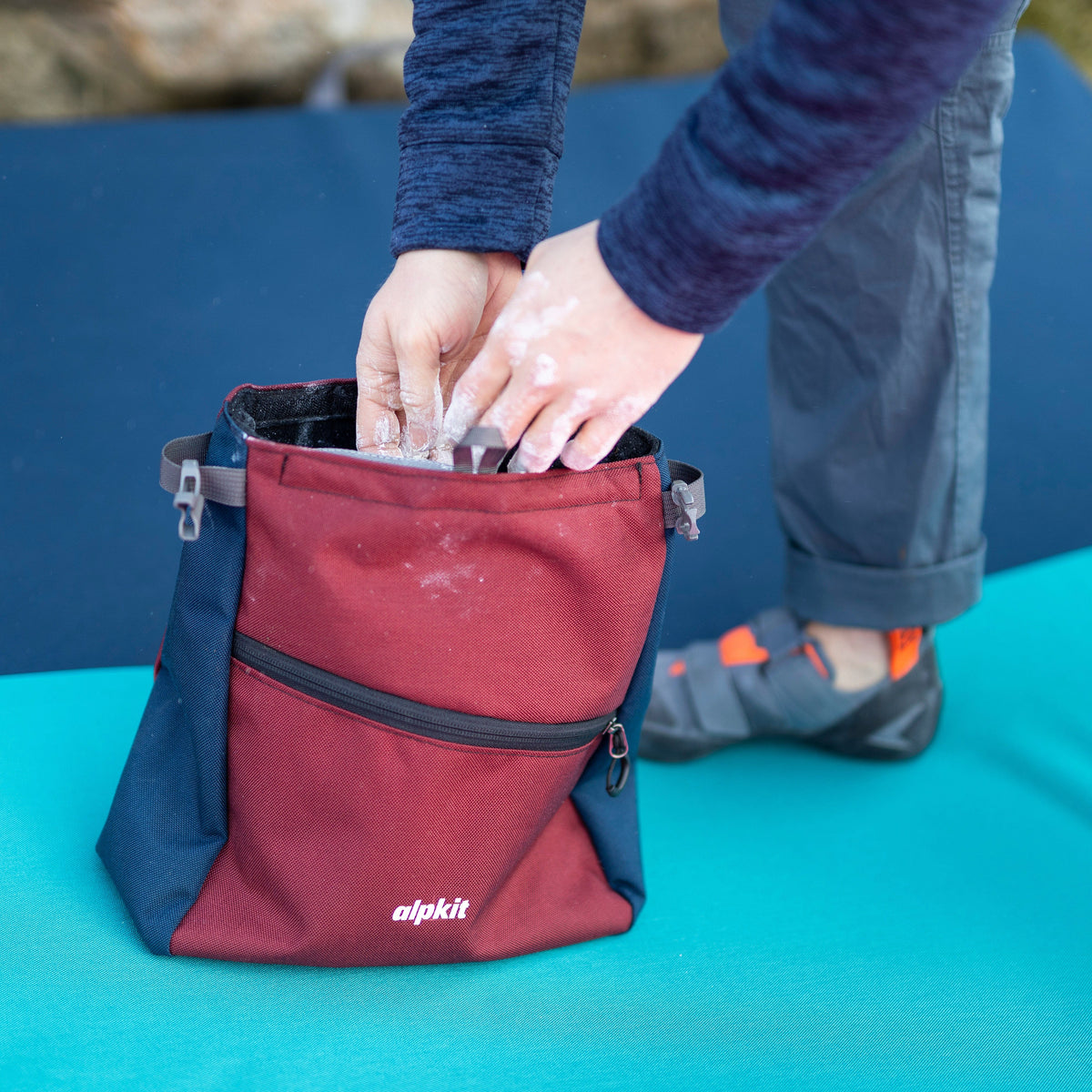 alpkit boulder bucket chalk bag in merlot location