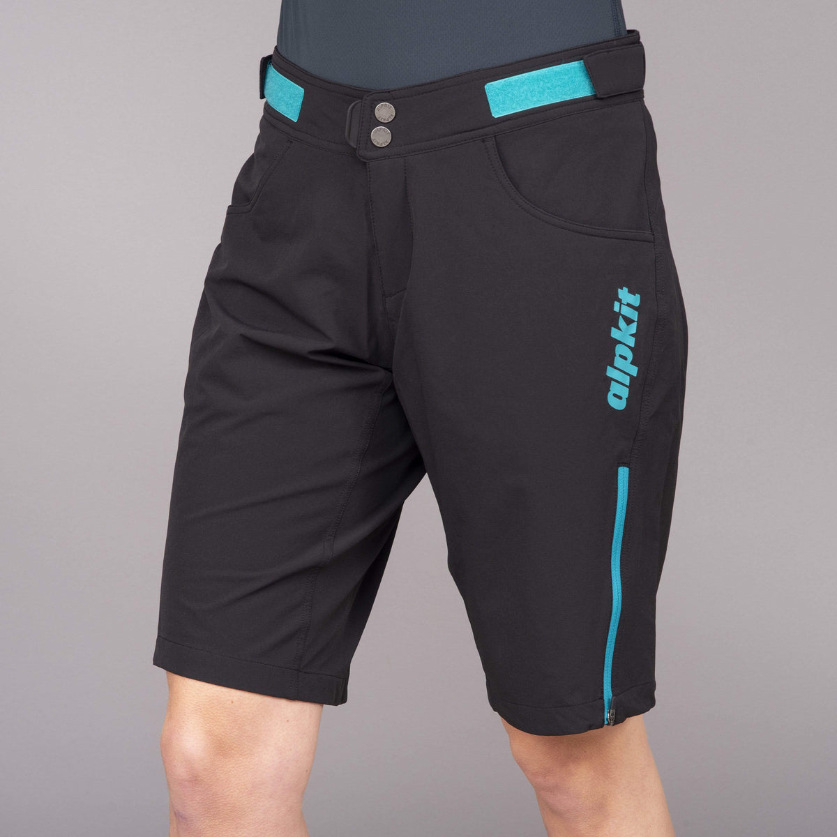 womens floe baggy mountain bike short front - closed