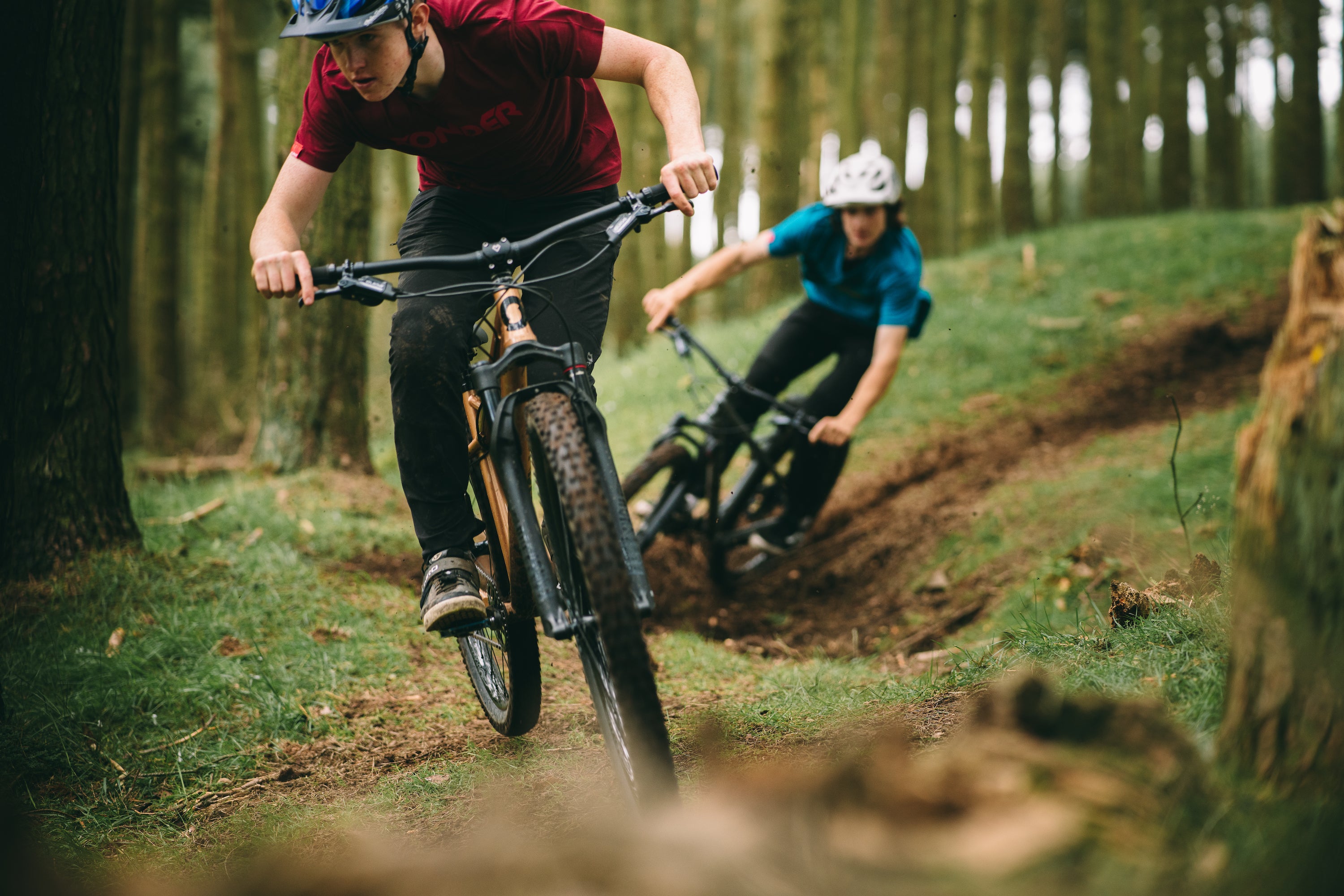 29-inch versus 27.5-inch wheels riding down a hill