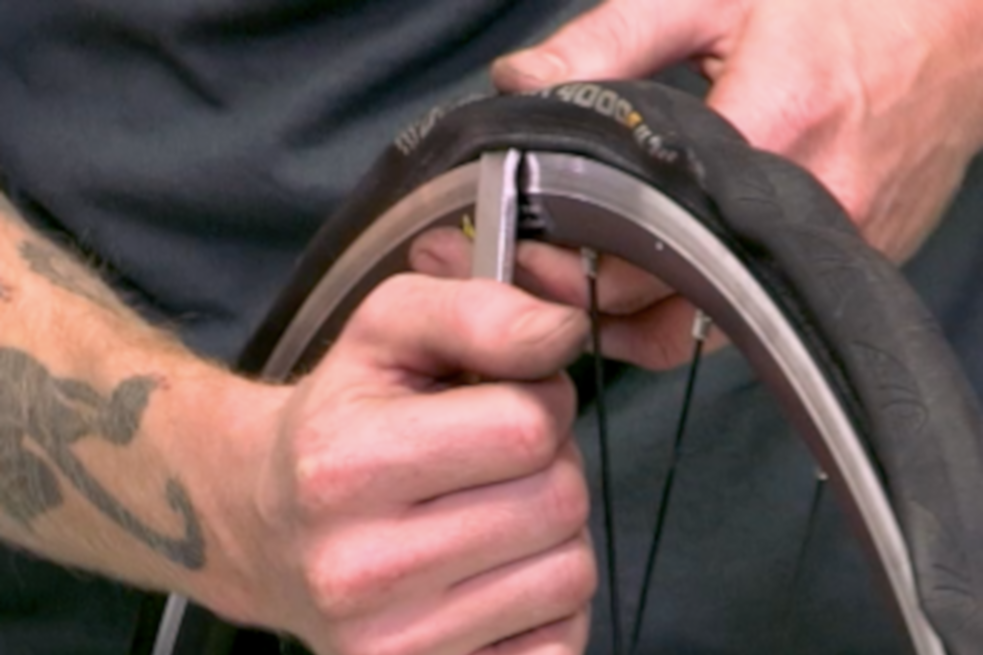 How to replace an innertube - Alpkit