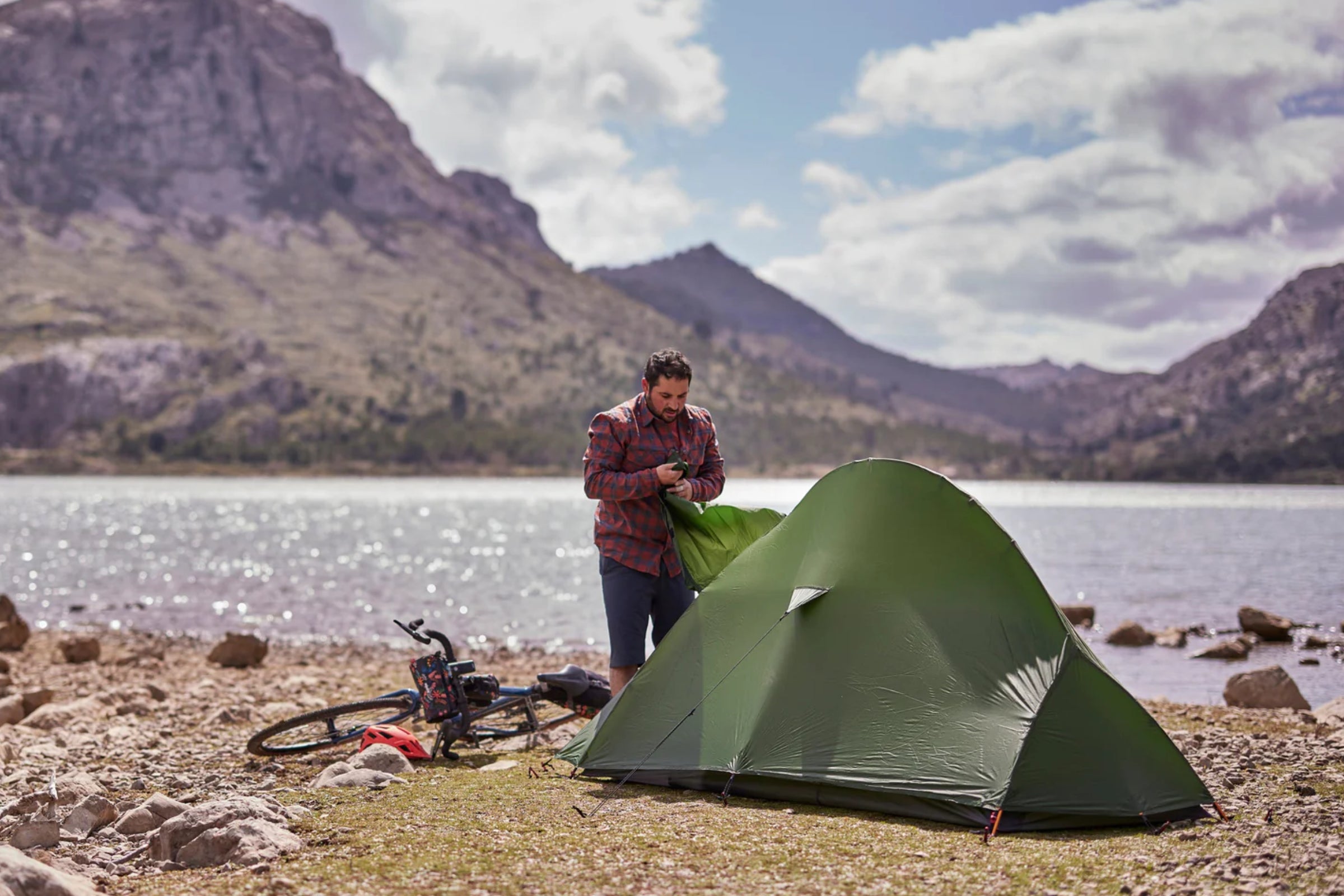 Lightweight bikepacking tent