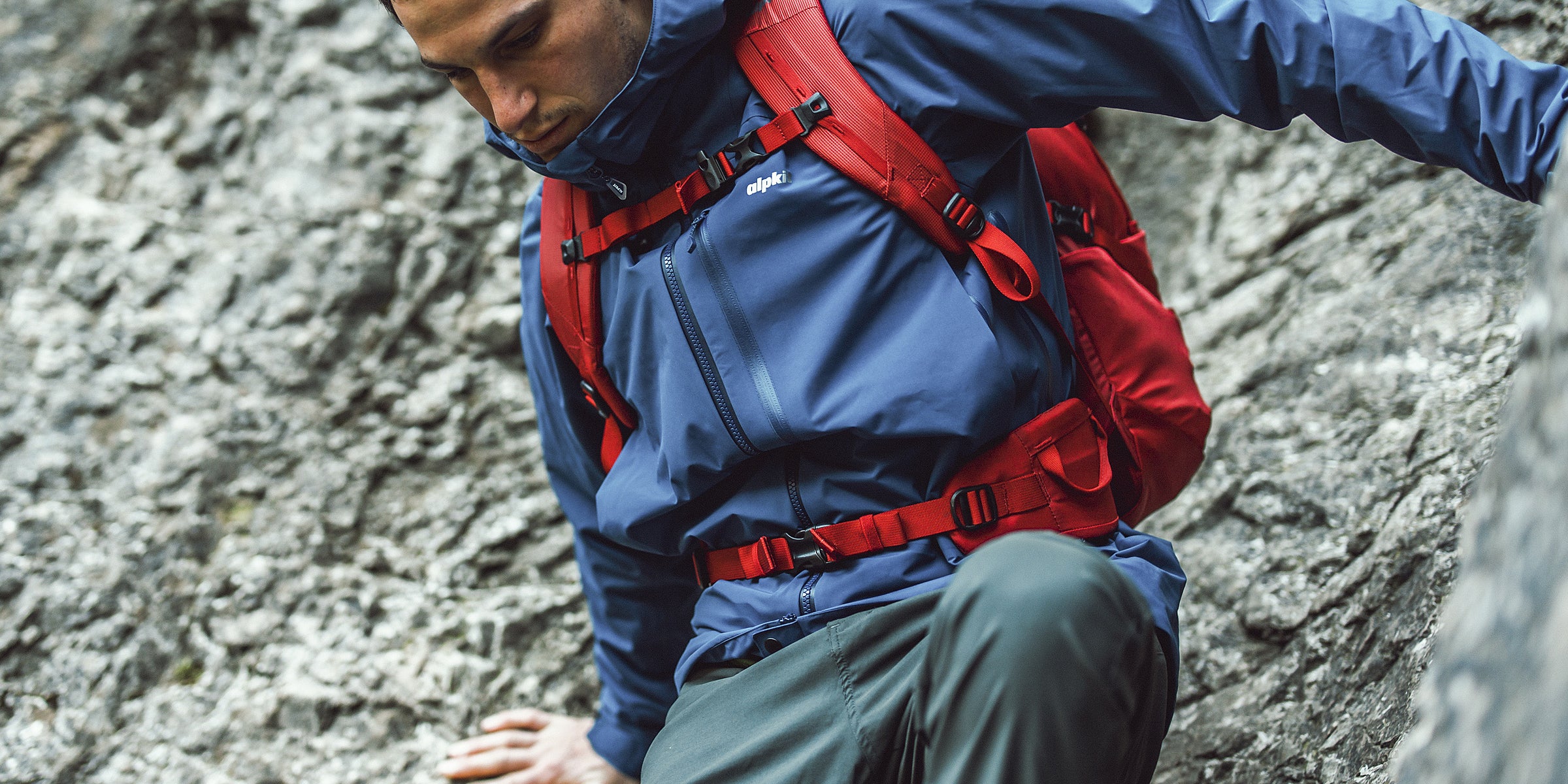 Scrambling waterproof jacket