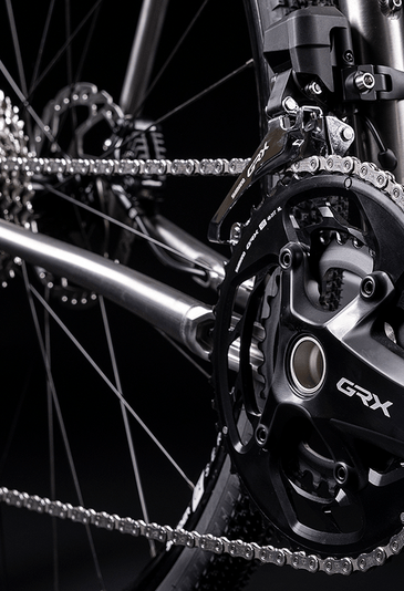 SRAM vs Shimano Gravel Groupsets – Which One’s Right for You?