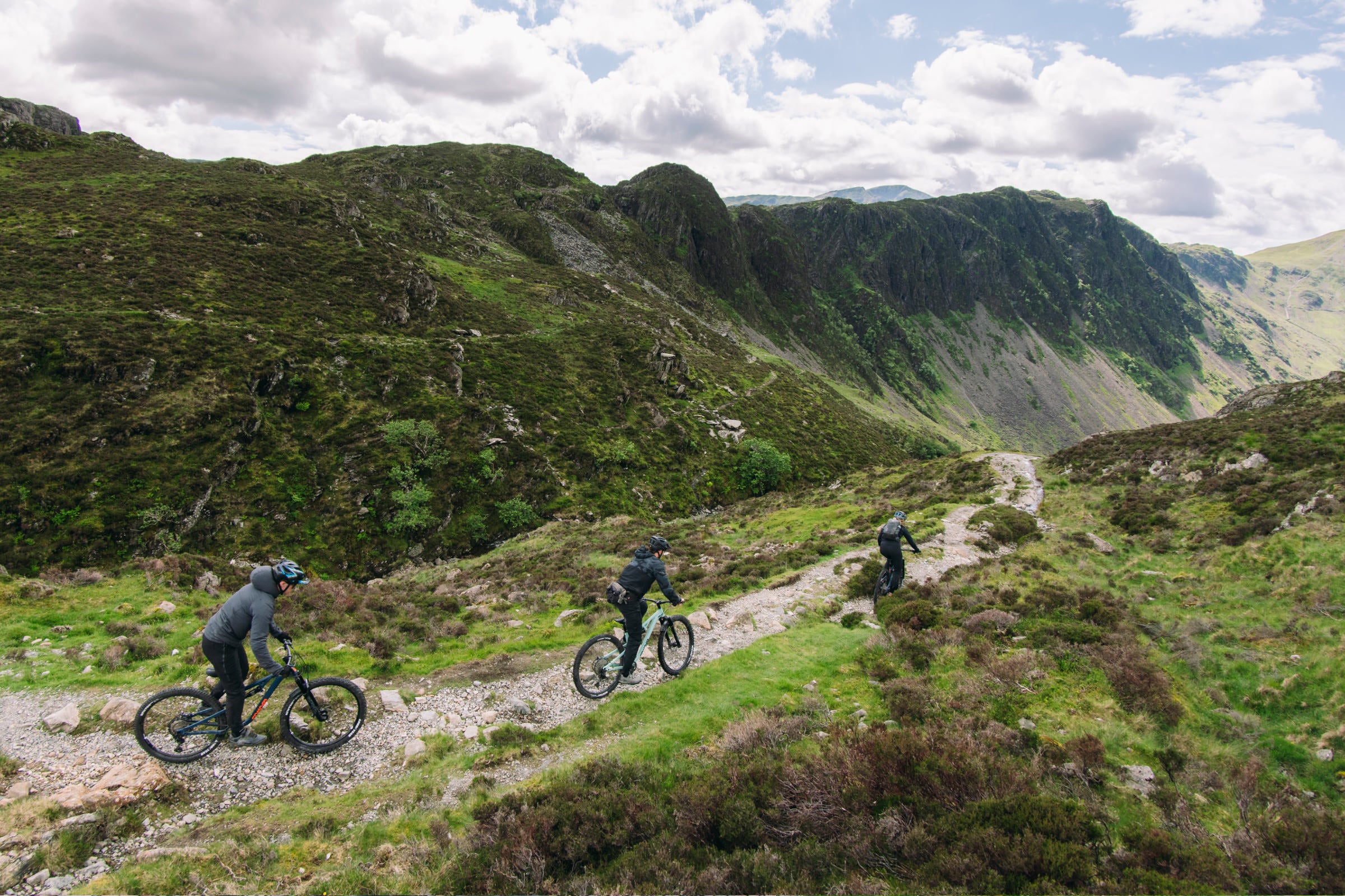 Hardtail vs Full Suspension Mountain Bikes