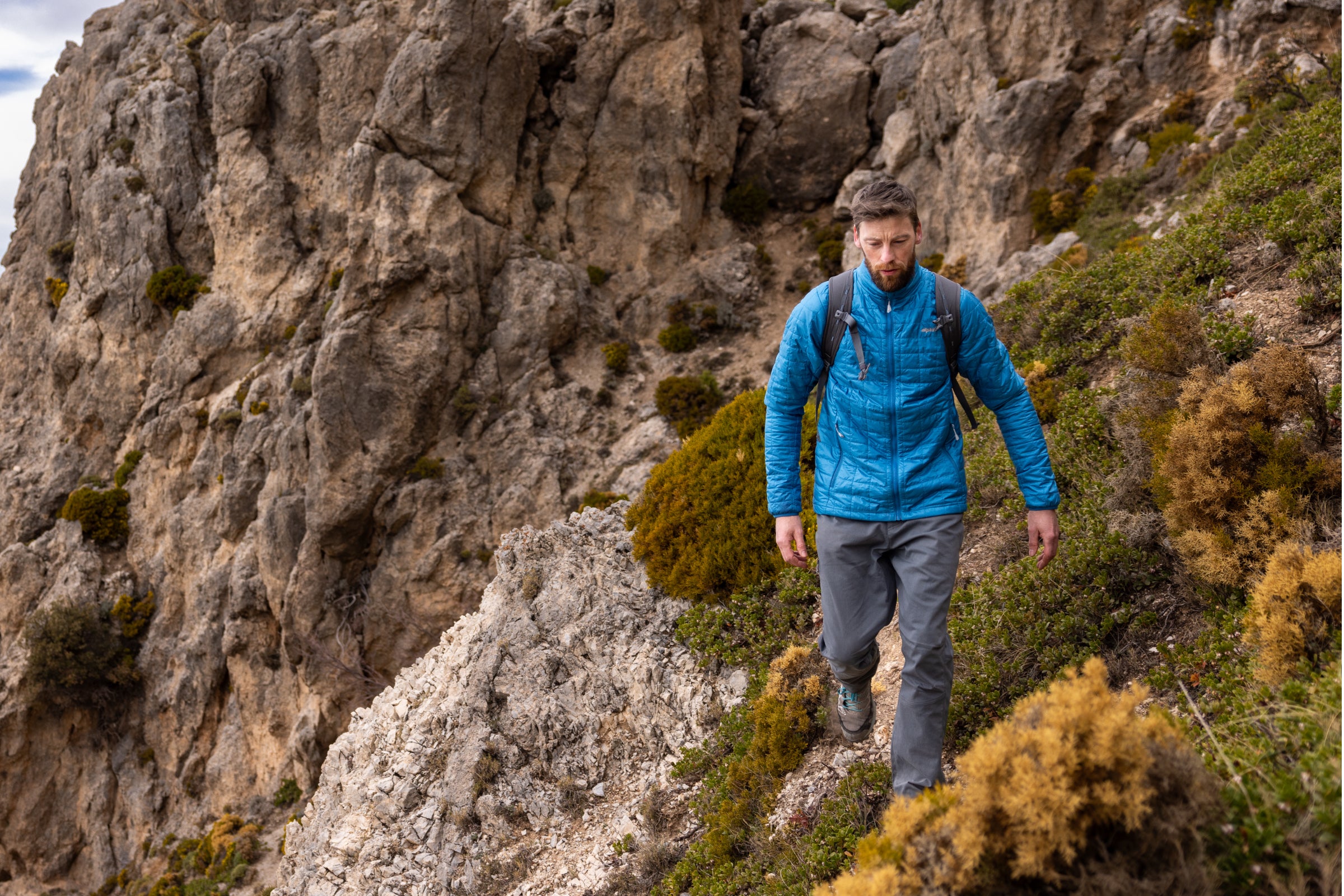 Eco insulating jacket in the mountains