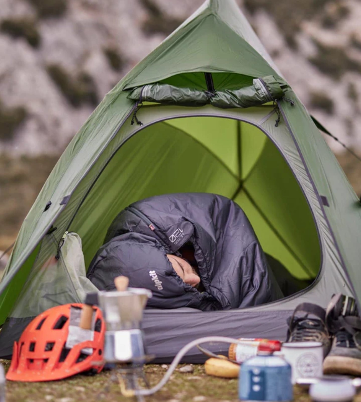 Ultralight camping with synthetic sleeping bag