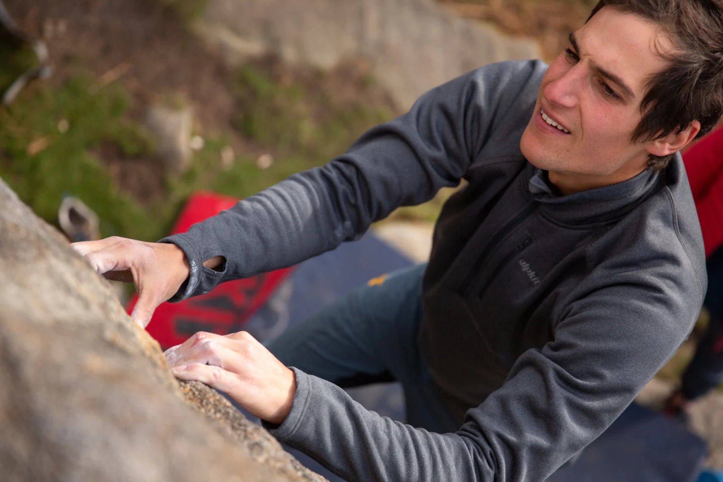 Bouldering in a versatile mid layer fleece