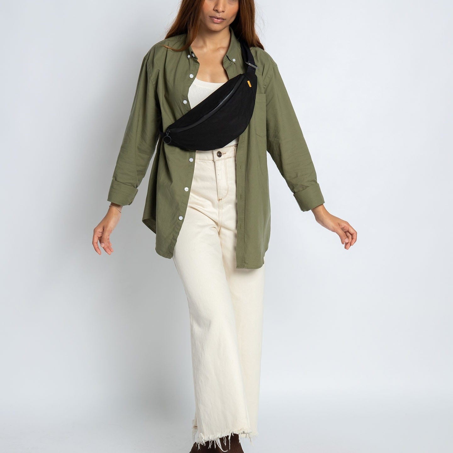 バッグ 2000s banana republic sling bag khaki Bags and Luggage – Abandoned Republic