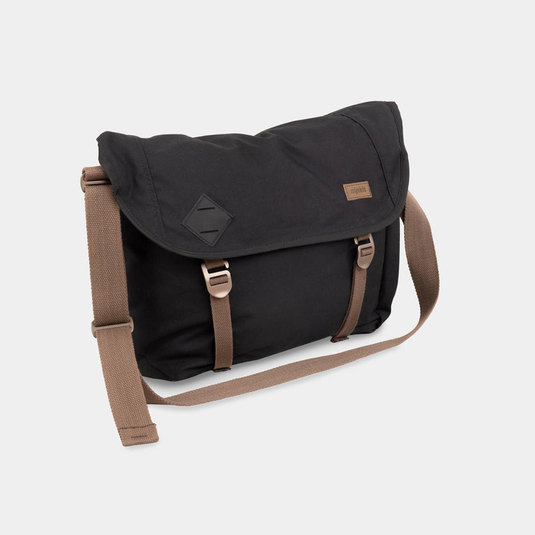 alpkit alleycat messenger bag in black