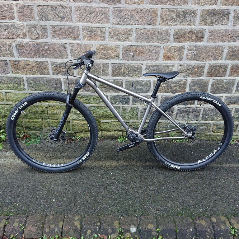 Broken Road Ti / Small