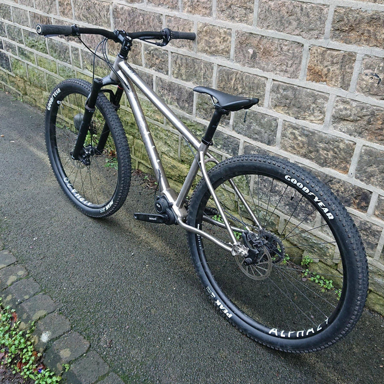 Broken Road Ti / Small