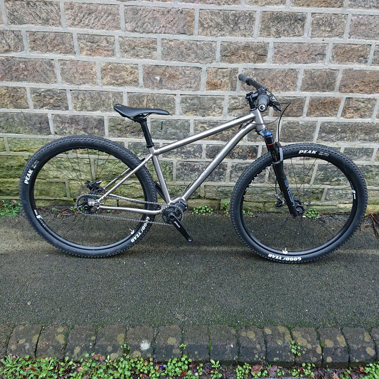 Broken Road Ti / Small