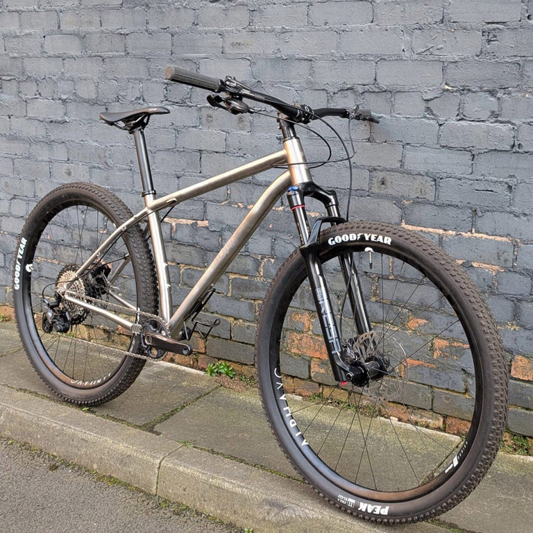 Broken Road Ti / Medium