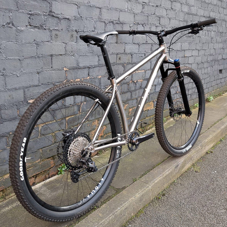 Broken Road Ti / Medium