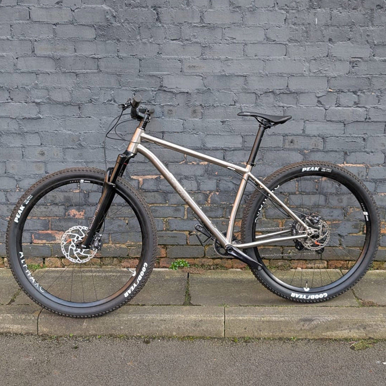 Broken Road Ti / Medium