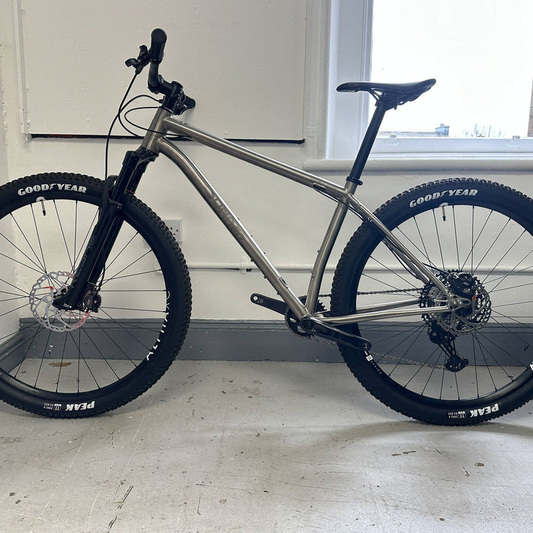 Broken Road Ti / Medium