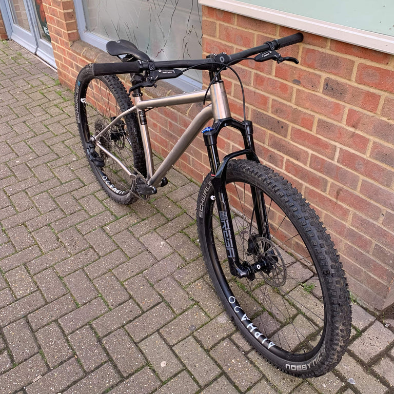 Broken Road Ti / Small
