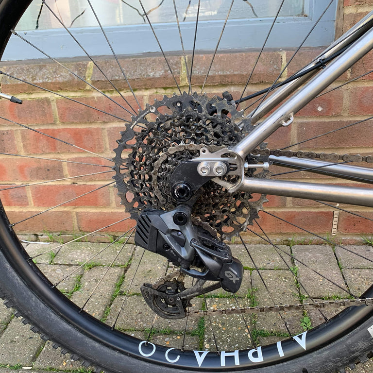 Broken Road Ti / Small