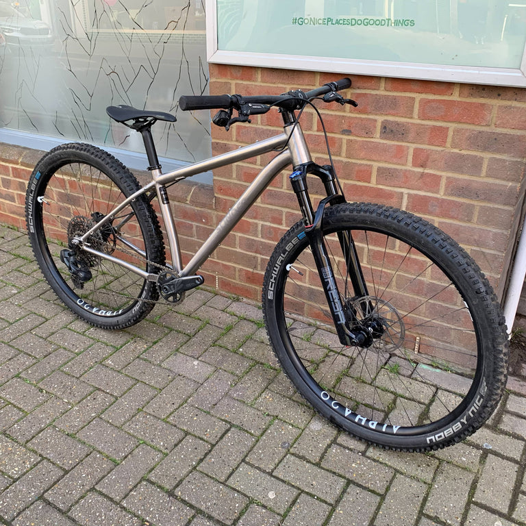 Broken Road Ti / Small