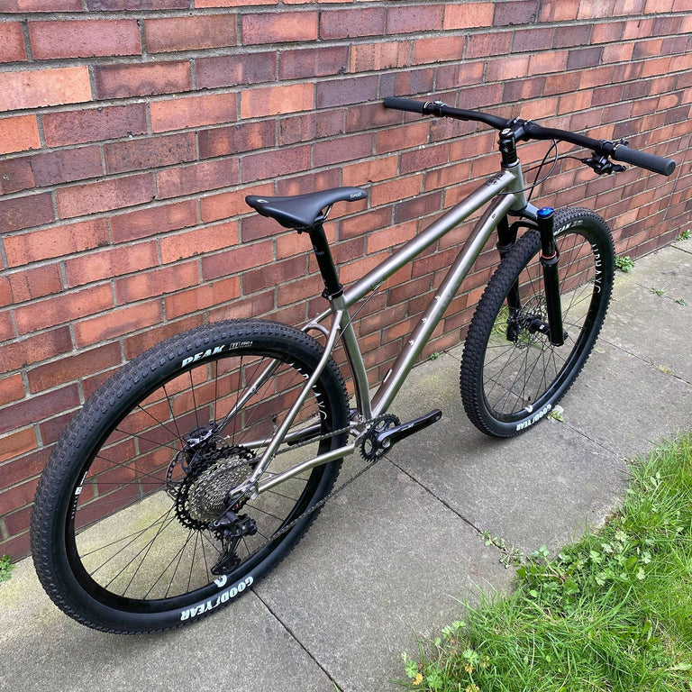 Broken Road Ti / Medium