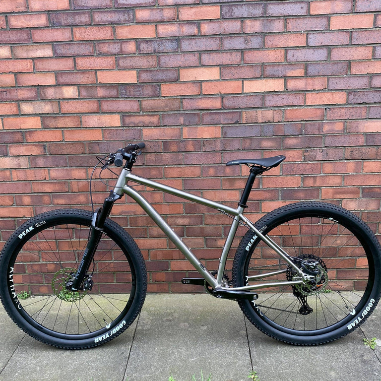 Broken Road Ti / Medium