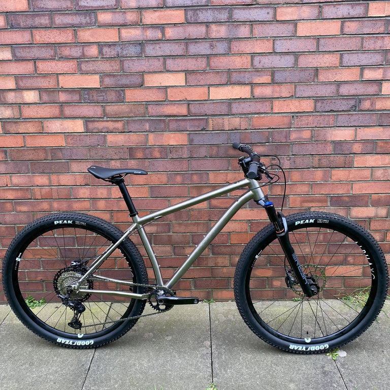 Broken Road Ti / Medium