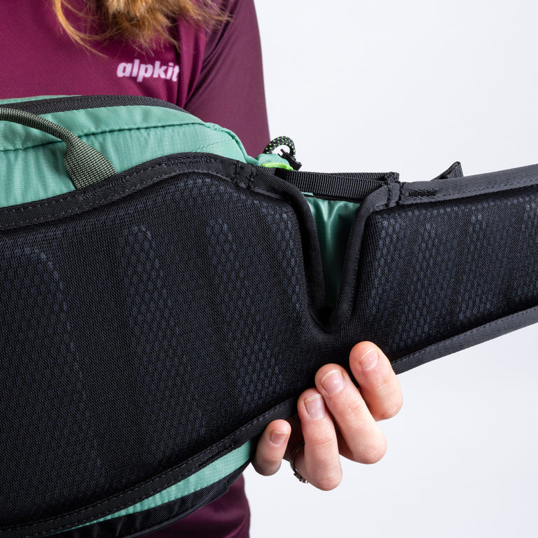 Vora 6L hip pack hip fit adjustment notch