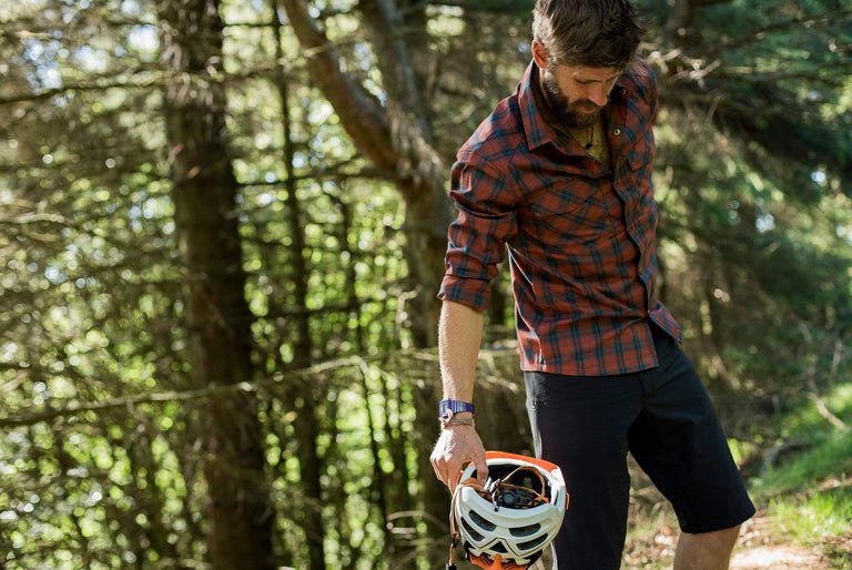 TCAKWOODM woodsmoke-shirt-brick-red-peak-district - action