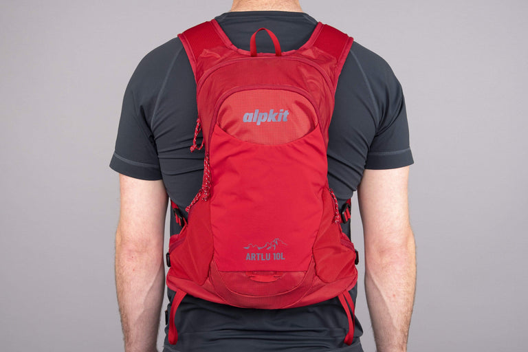 alpkit artlu 10L running pack in chilli rear - closed