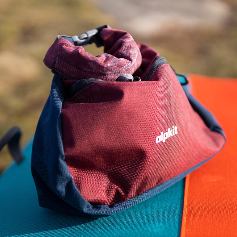 alpkit boulder bucket chalk bag in merlot closed location