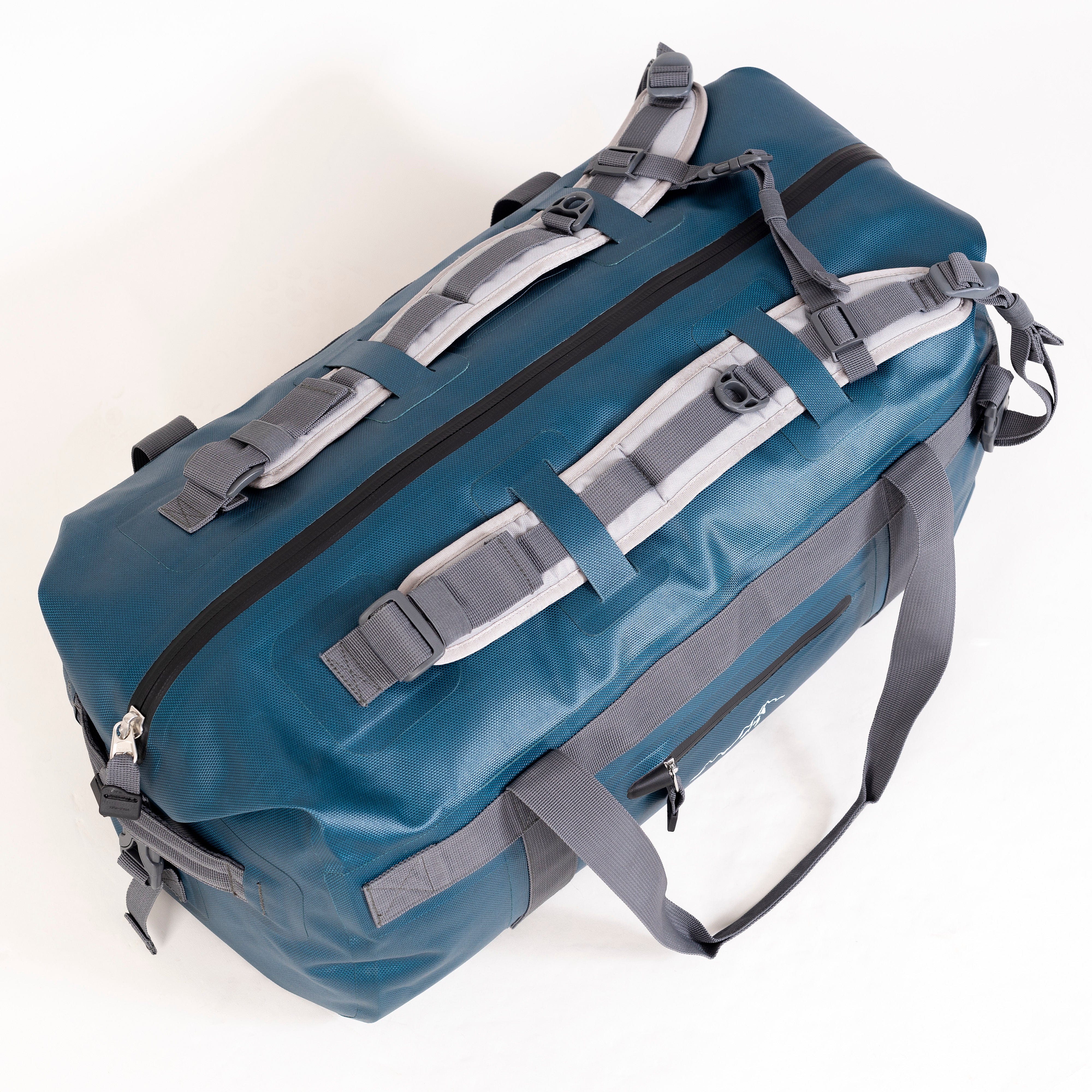 Holdall with rucksack clearance straps