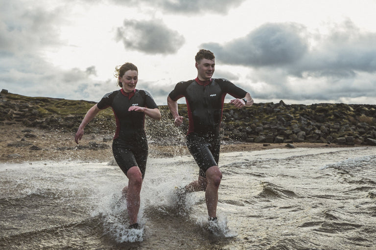 alpkit duel mens swim run wetsuit in red and black - action