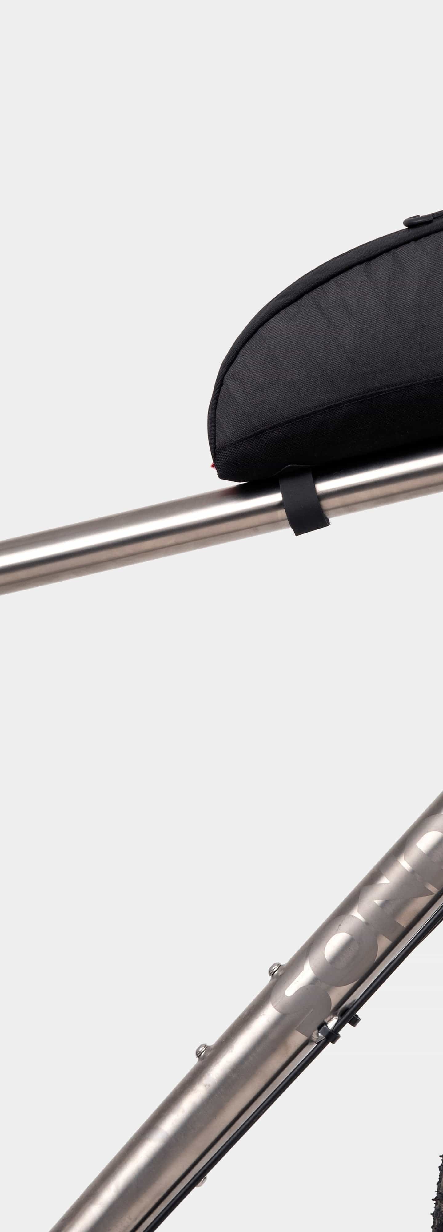 alpkit fuel pod 1.5 top tube bag cockpit bag in panther black