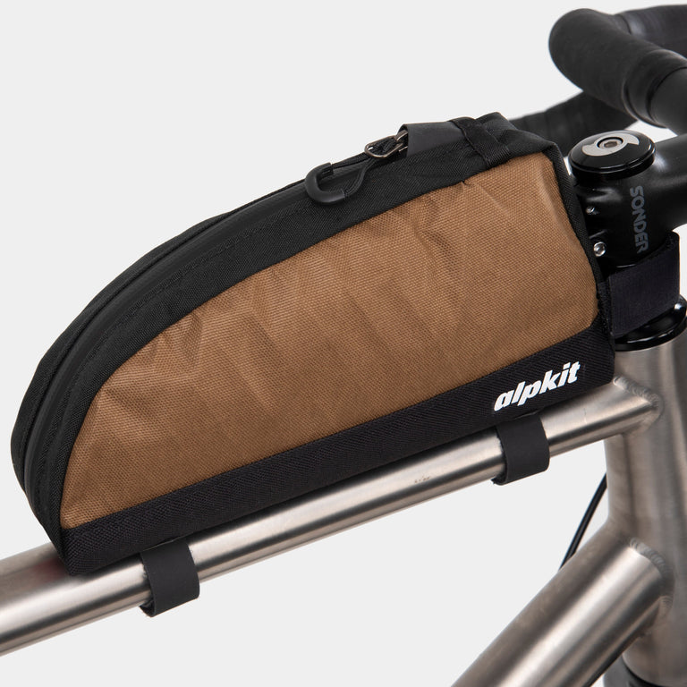 alpkit fuel pod top tube bag cockpit bag zip- closed