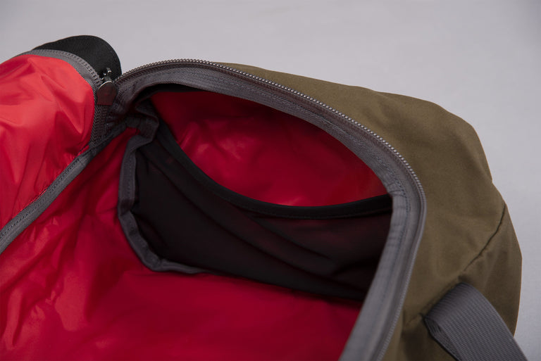 idaho 50 waxed cotton duffle bag in kelp inside pocket