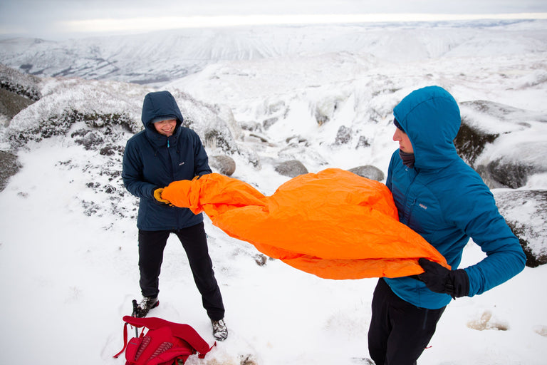 Alpkit kapar 8 mountain shelter - action - closed