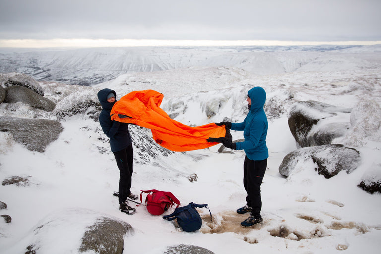 Alpkit kapar 8 mountain shelter - action - closed