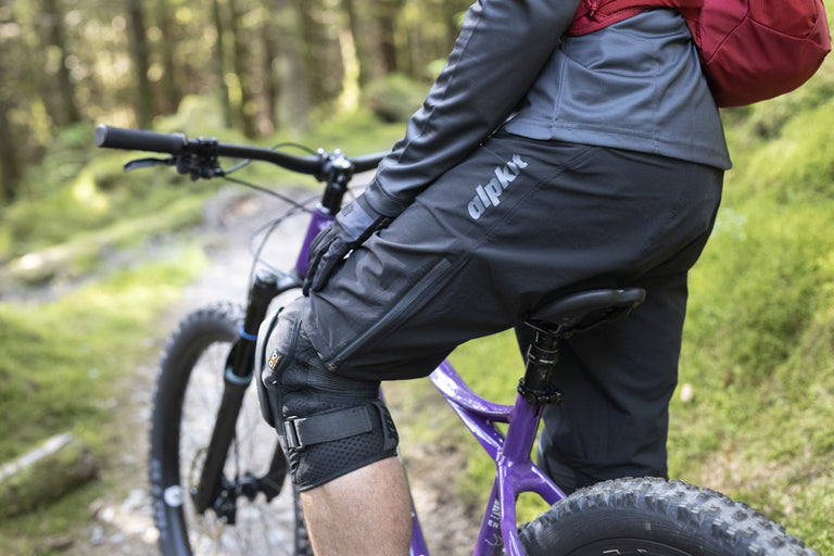 alpkit mens floe shorts - action