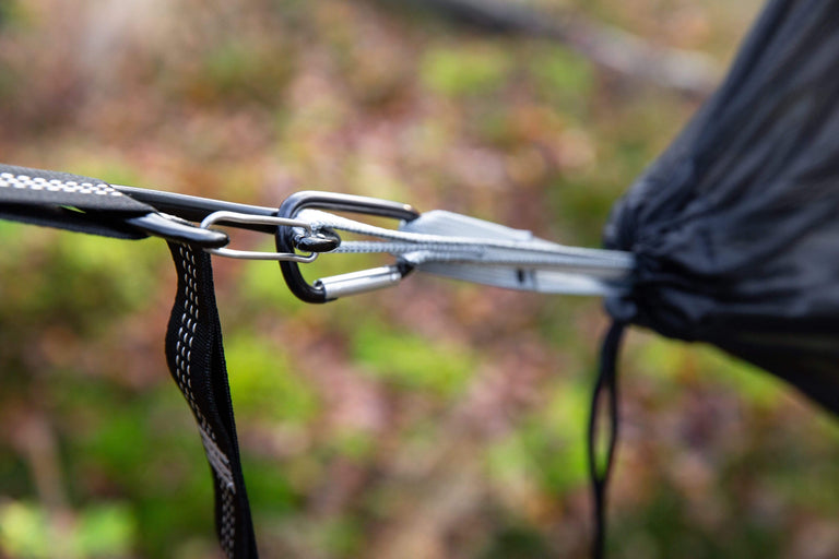 Alpkit mora hammock bug net carabiner - action