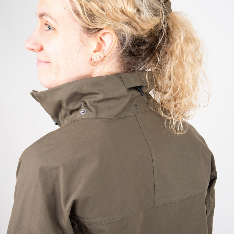 alpkit Ranger womens organic cotton ventile jacket in kelp green collar rear