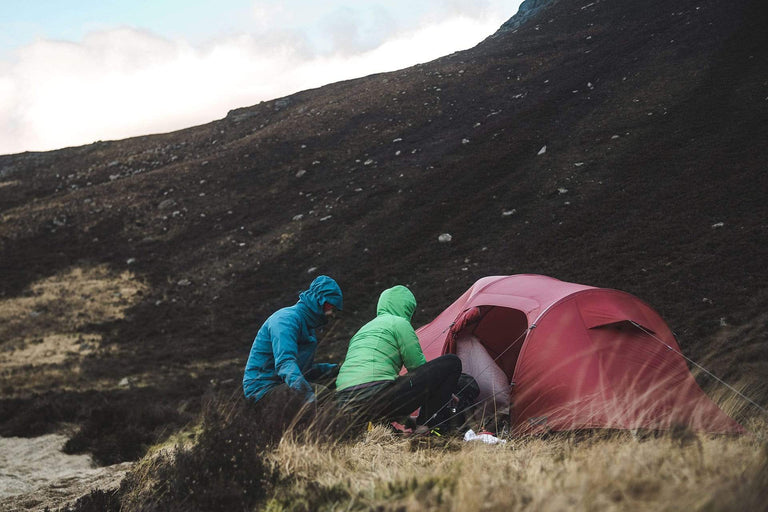 viso-tent-wildcamp-entrance - action - closed